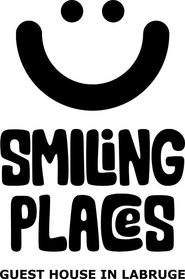 Smiling Places - Guest House In Лабруж Екстериор снимка